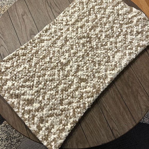 Handmade Bernat Baby Blanket - Picture 5 of 8